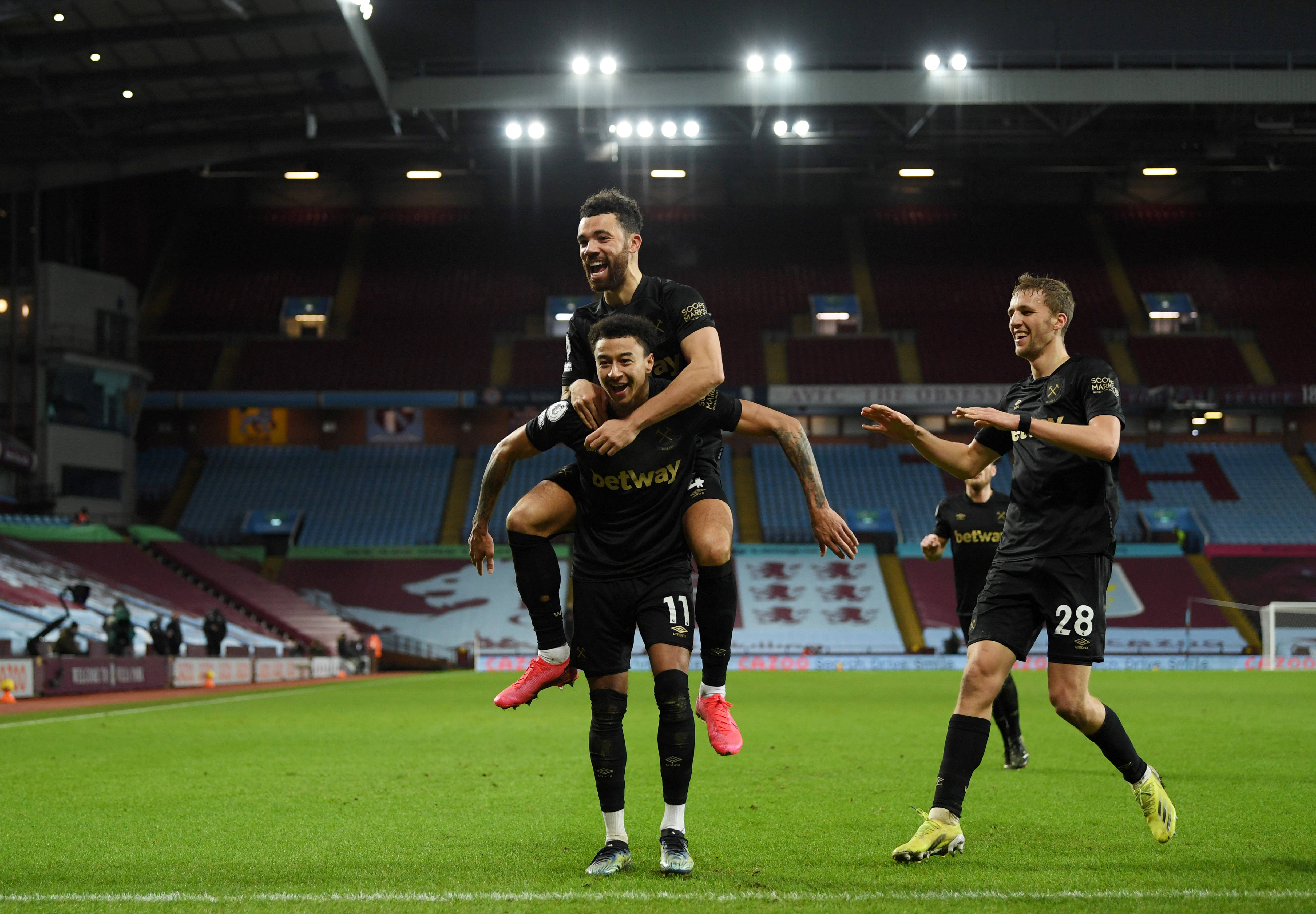 历史上中锋20分+10助攻场次：约基奇165次断档领跑