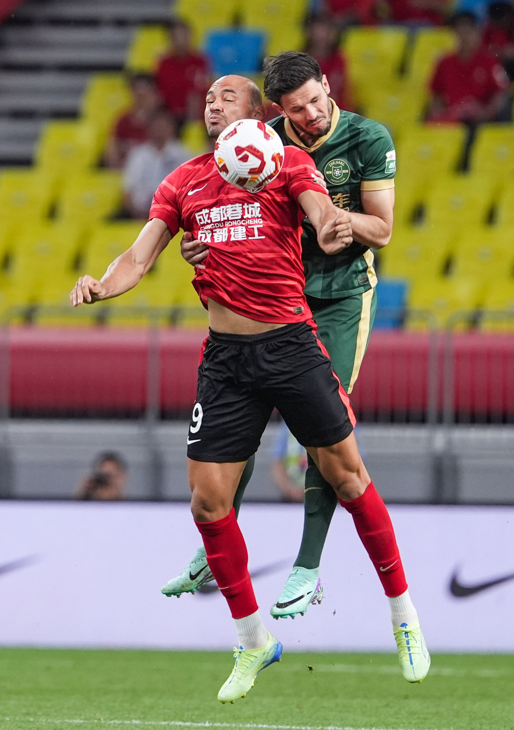 记者：汪士钦这张红牌就是多年来中国足球陋习的真实写照