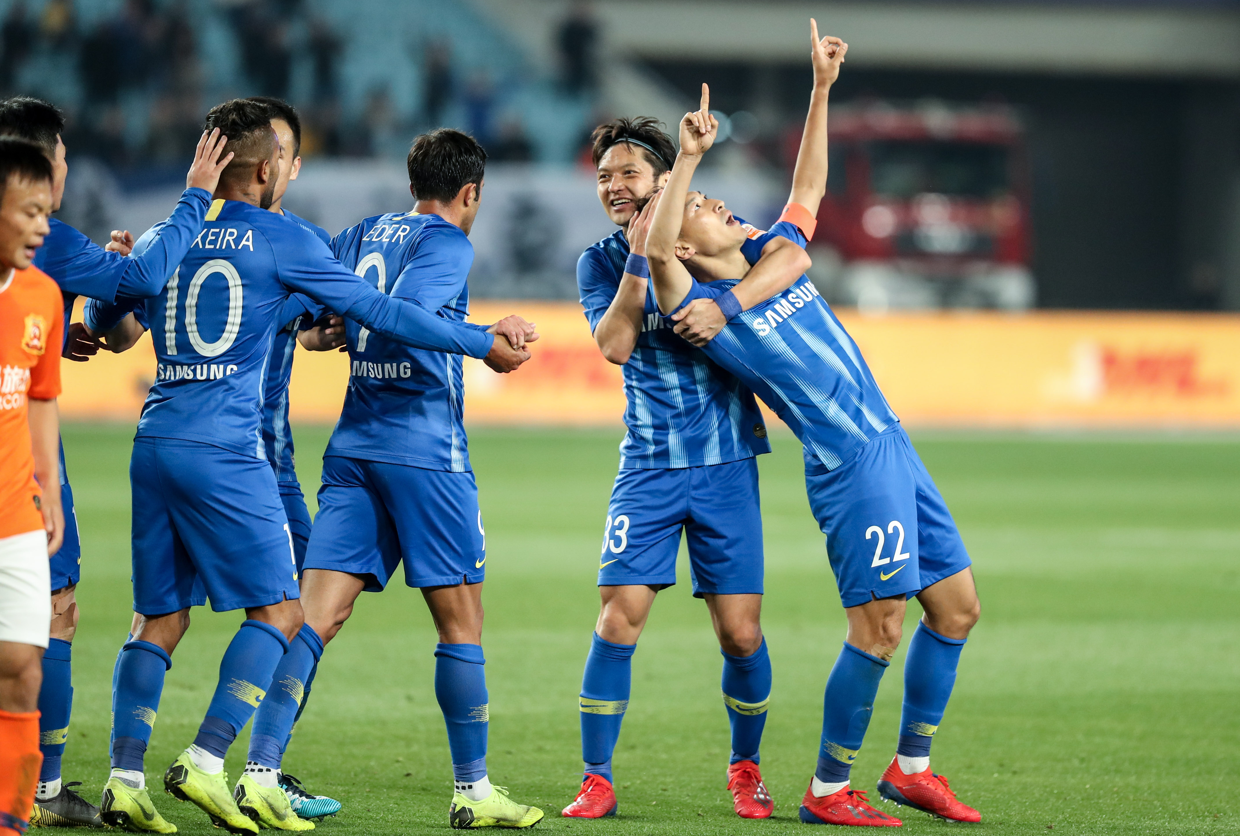 费城费城人在 2024 年季后赛面对道奇展现了极强的韧性，双方大战七场