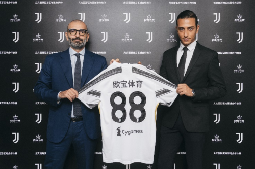 乾坤大挪移！贾斯汀·尚帕尼底线接球 高难度拉杆反篮打中（贾斯汀·尚帕尼底线空切接球 空中拉杆反篮一击命中）