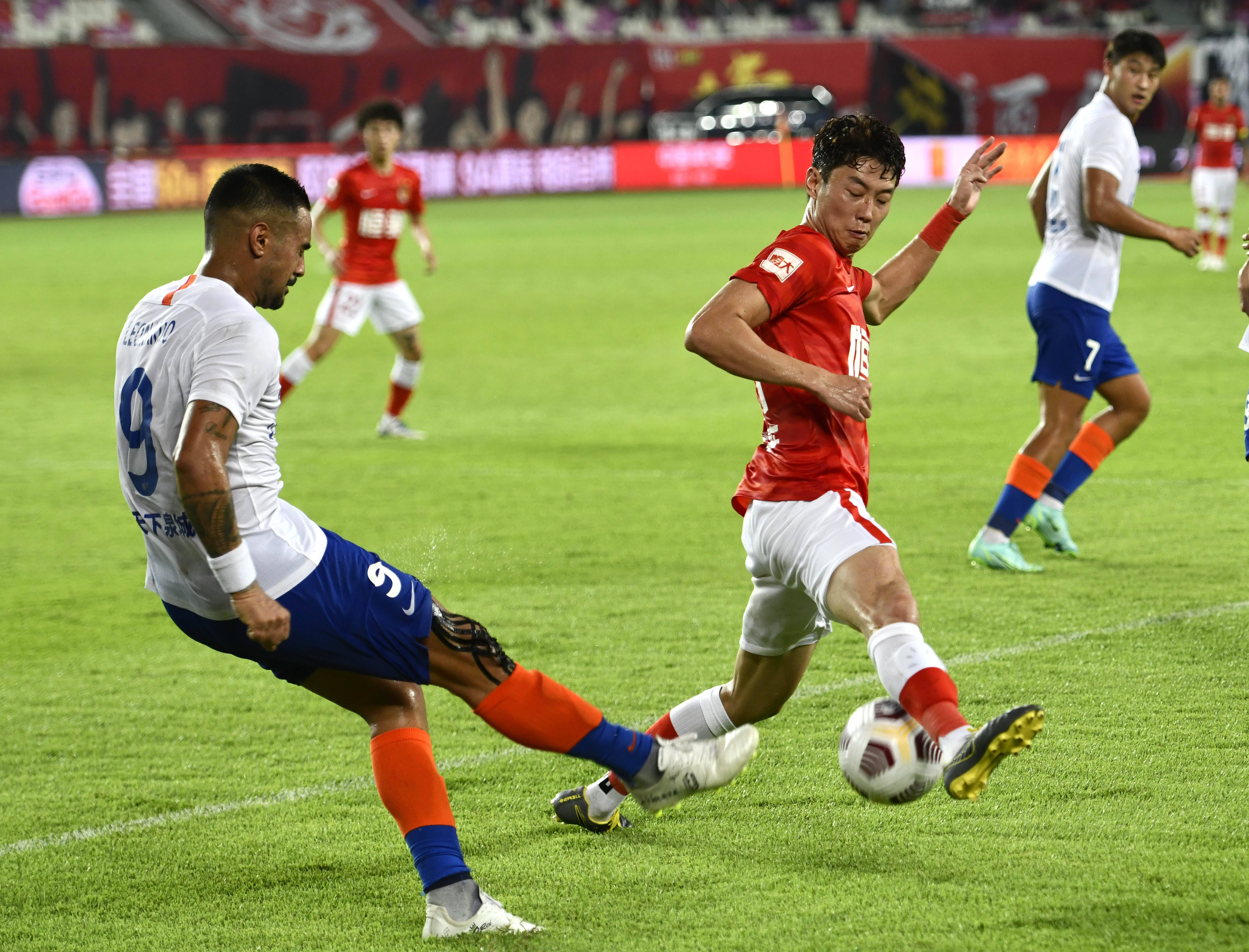 球报：利雅得胜利已就签下B费展开初步接触，钱不是问题